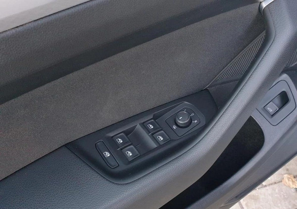 Volkswagen Passat cena 102900 przebieg: 70044, rok produkcji 2020 z Kraków małe 172